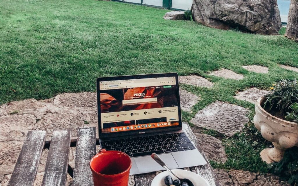 espacio de trabajo de un nómade digital